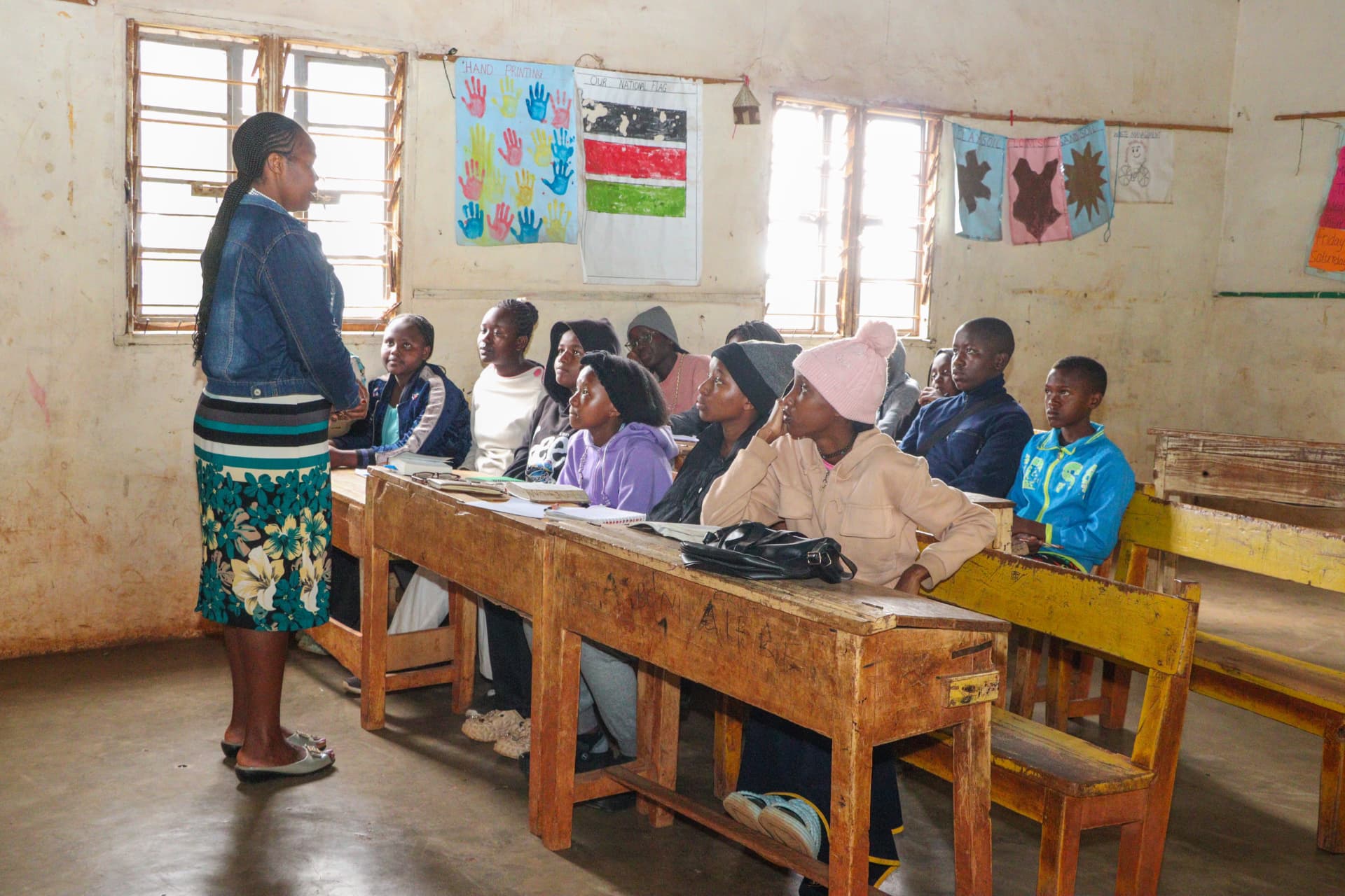 A facilitator leading a clarity mentorship class with youth